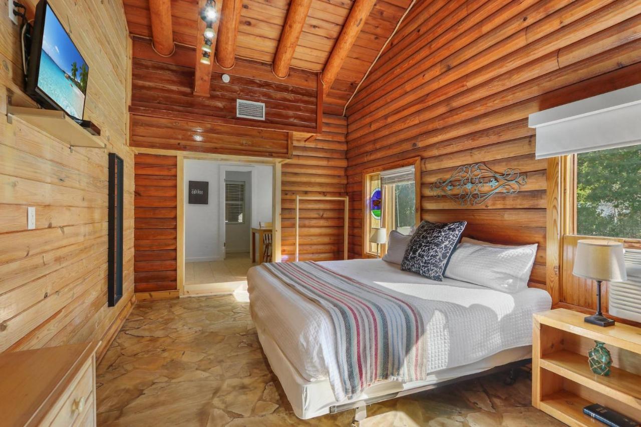 Wimberley Log Cabins Resort And Suites- Unit 4 Экстерьер фото