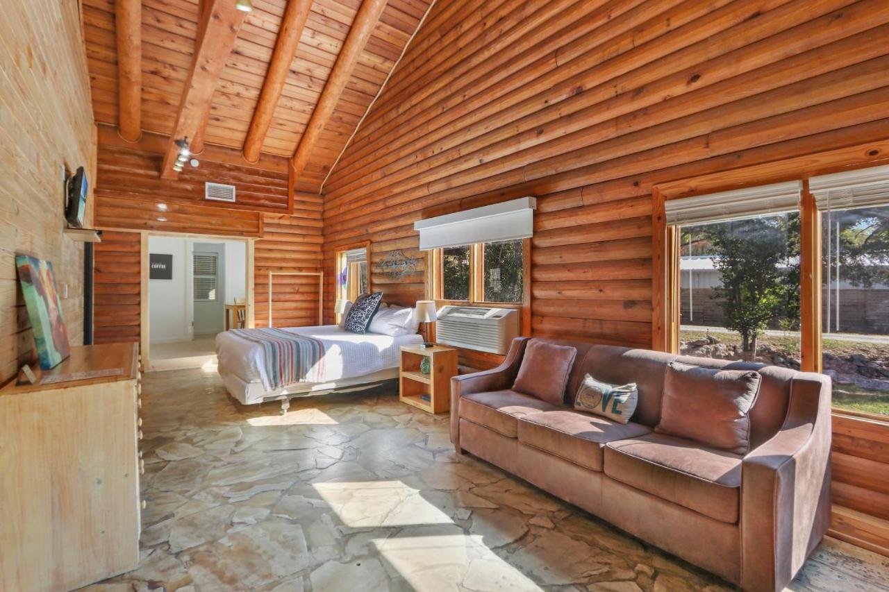 Wimberley Log Cabins Resort And Suites- Unit 4 Экстерьер фото